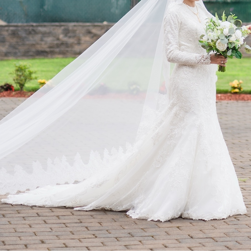 Wedding Dress - Picture 2 of 5